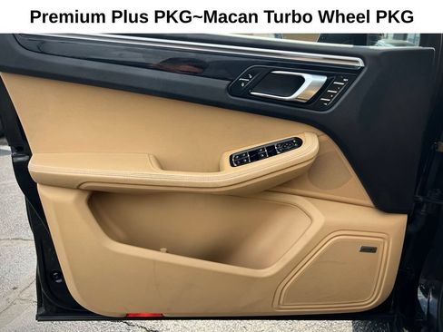 Used 2017 Porsche Macan AWD/4WD image 40
