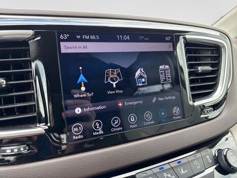 Used 2018 Chrysler Pacifica Touring-L Plus w/ Advanced Safetytec Group FWD image 21