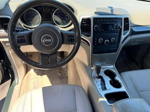 Used 2011 Jeep Grand Cherokee Laredo image 2