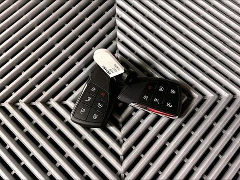 Used 2025 GMC Yukon Denali Ultimate AWD/4WD image 11