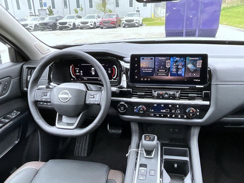 New 2026 Nissan Pathfinder Platinum AWD/4WD image 14