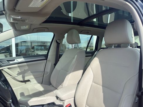 Used 2015 Volkswagen Golf TDI SE image 8