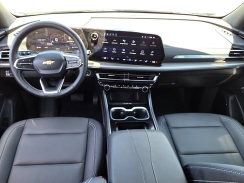 Used 2024 Chevrolet Traverse LT AWD/4WD image 9