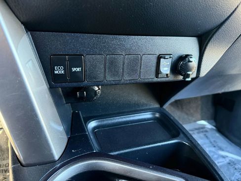 Used 2018 Toyota RAV4 XLE image 19