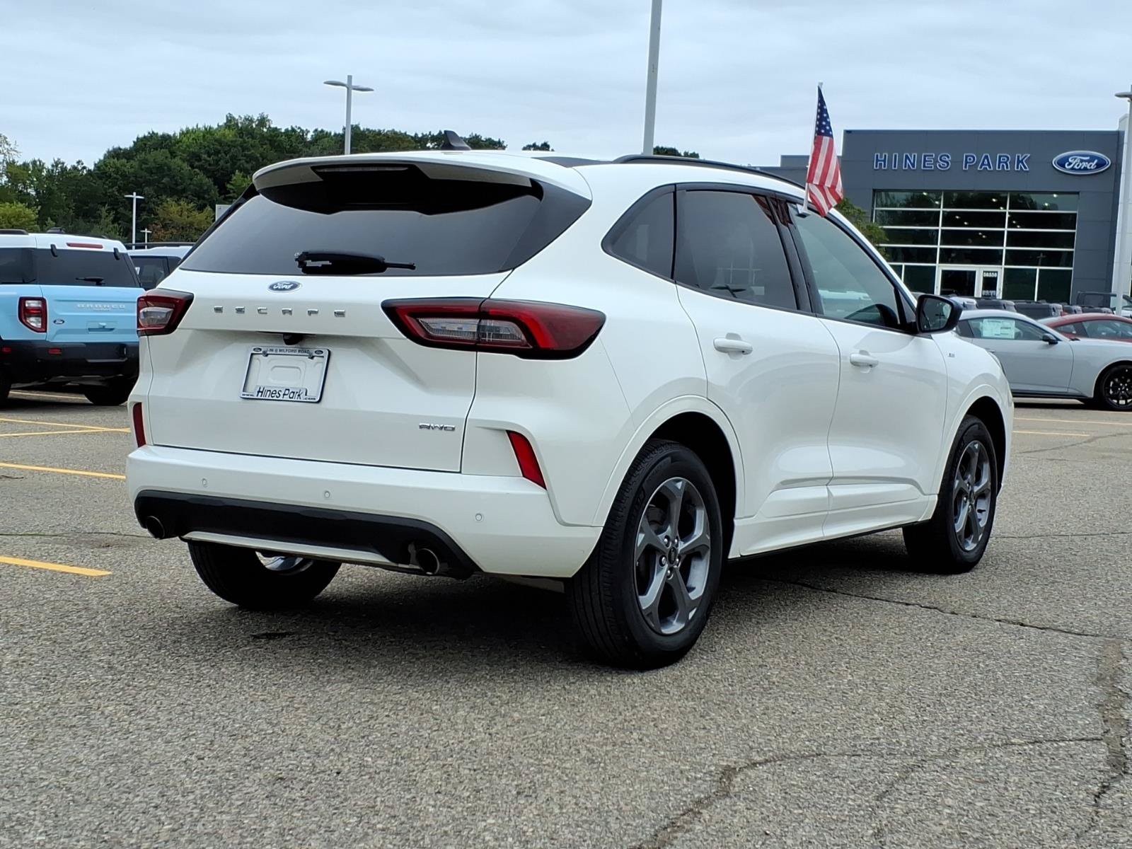 Used 2024 Ford Escape ST-Line w/ Tech Pack #1 AWD/4WD image 7