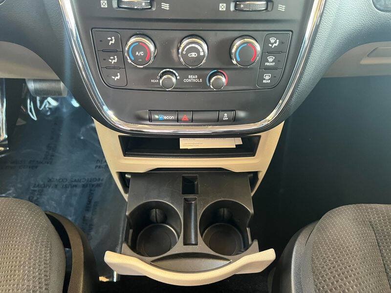 Used 2019 Dodge Grand Caravan SE w/ UConnect Hands-Free Group FWD image 23