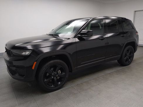 Used 2023 Jeep Grand Cherokee Altitude AWD/4WD image 2