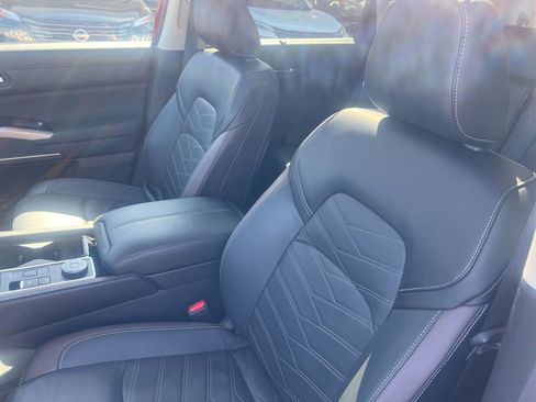 Certified 2024 Nissan Pathfinder Platinum w/ Cargo Package AWD/4WD image 5