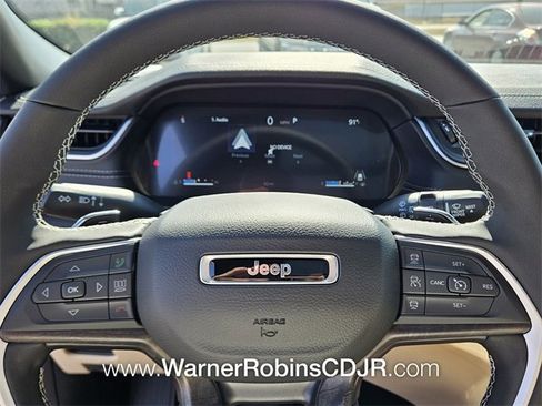 New 2025 Jeep Grand Cherokee Limited w/ Luxury Tech Group II image 25