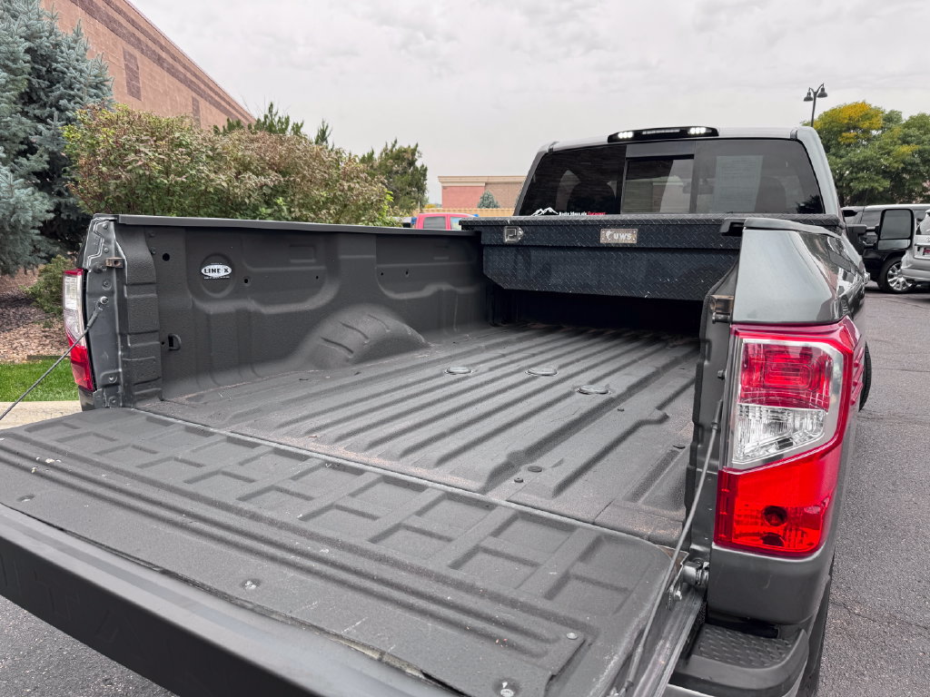Used 2017 Nissan Titan SV RWD image 14