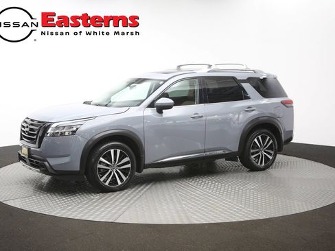 Used 2024 Nissan Pathfinder Platinum w/ Black Appearance Package AWD/4WD image 61