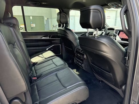 Used 2023 Jeep Wagoneer Series III w/ Preferred Equipment Group AWD/4WD image 14