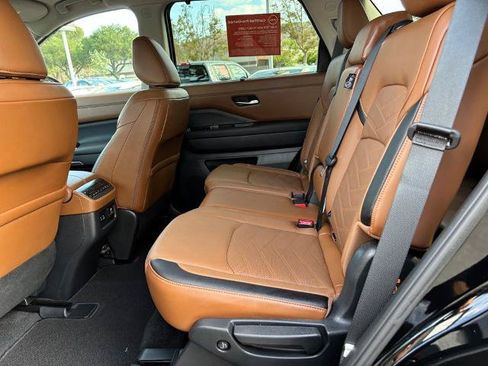 Certified 2025 Nissan Pathfinder Platinum w/ Cargo Package FWD image 13