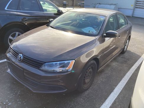 Used 2014 Volkswagen Jetta S image 3