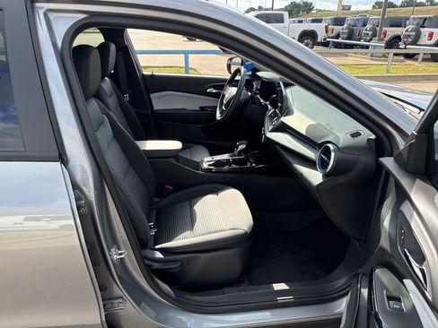 Used 2026 Chevrolet Trax LT FWD image 14