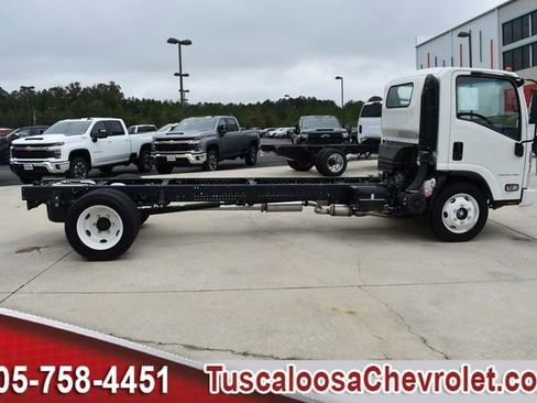 New 2025 Chevrolet Low Cab Forward image 9