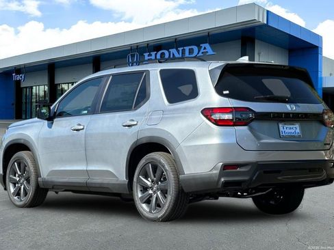 New 2026 Honda Pilot Sport image 10