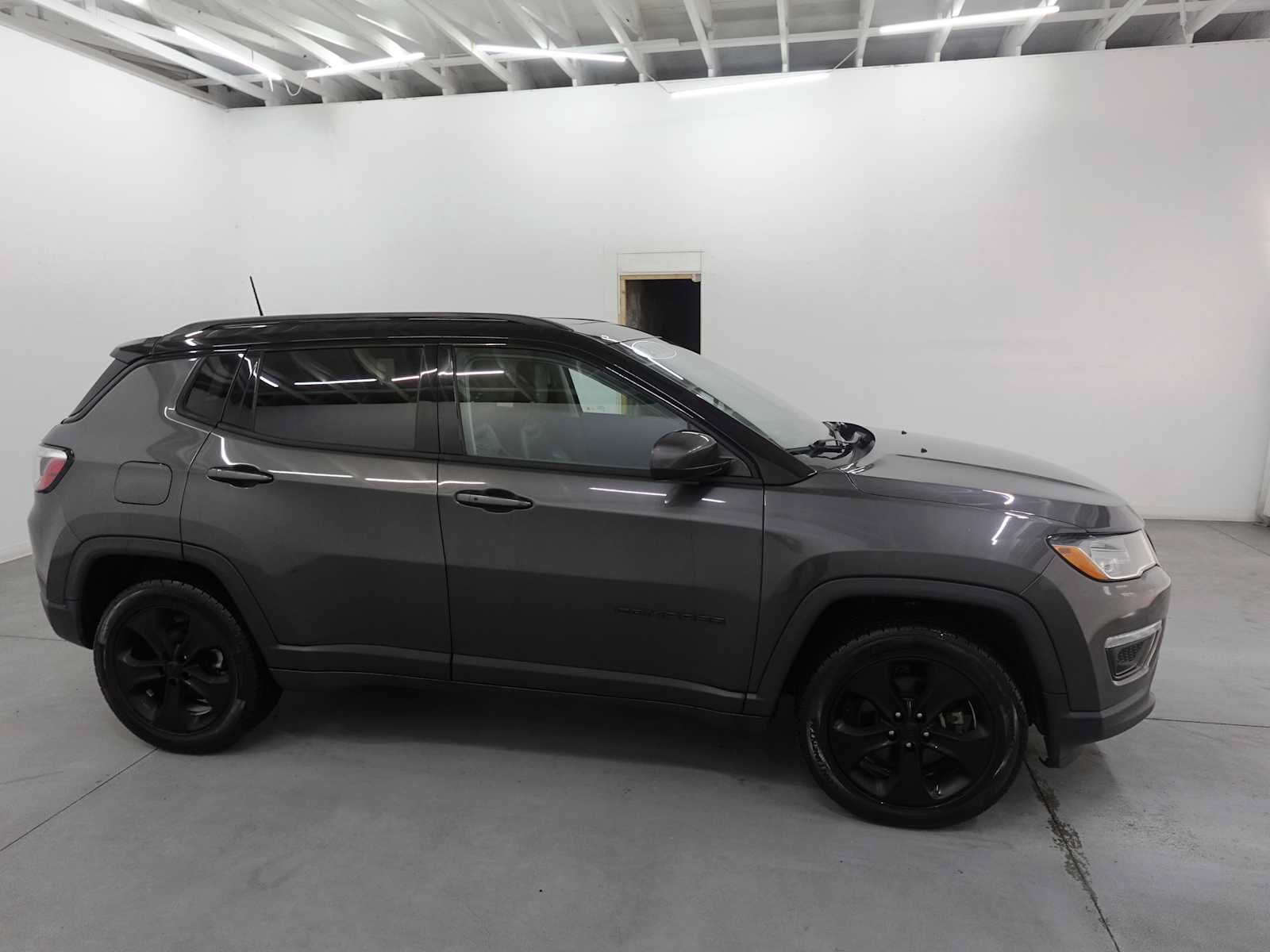 Used 2018 Jeep Compass Latitude w/ Popular Equipment Group AWD/4WD image 4