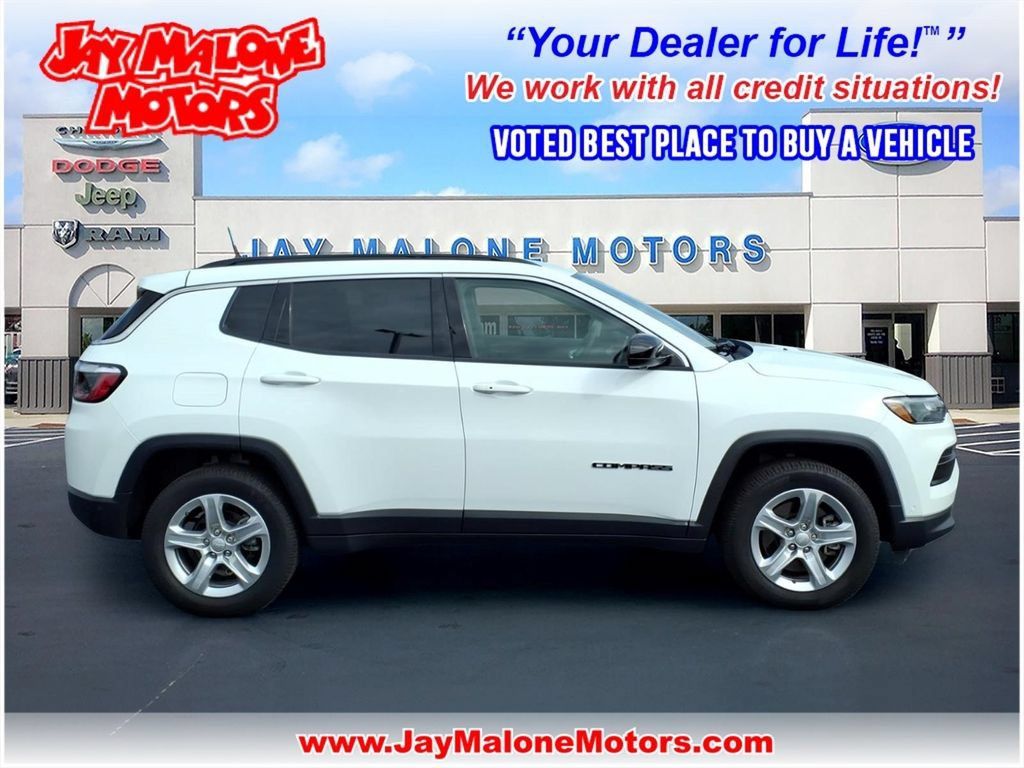 Used 2023 Jeep Compass Latitude w/ Convenience Group AWD/4WD image 1