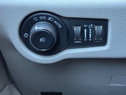 Used 2022 Chrysler Pacifica Touring-L FWD image 43