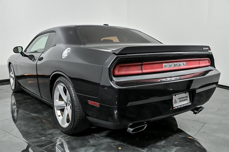 Used 2010 Dodge Challenger SRT8 RWD image 7