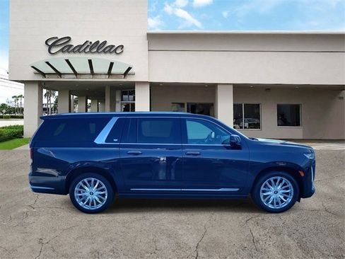 Certified 2022 Cadillac Escalade ESV Premium Luxury w/ Performance Package image 6