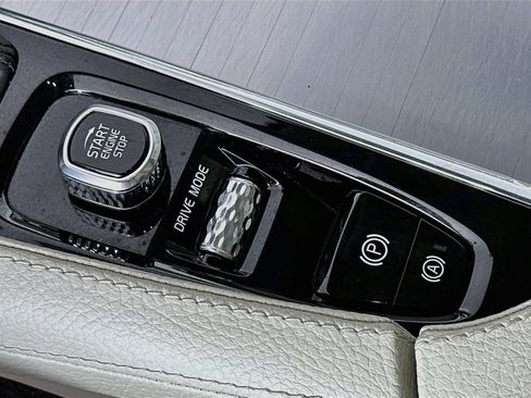 Used 2018 Volvo XC90 T6 Momentum w/ Convenience Package AWD/4WD image 27