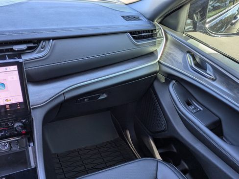 New 2025 Jeep Grand Cherokee L Limited w/ Luxury Tech Group II image 19