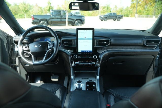 Used 2023 Ford Explorer Platinum w/ Technology Package AWD/4WD image 26