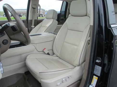 Used 2021 GMC Yukon XL Denali w/ Denali Ultimate Package image 23