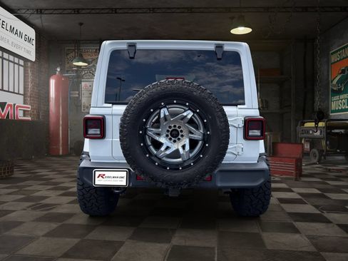 Used 2018 Jeep Wrangler Unlimited Sahara AWD/4WD image 6
