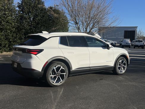 New 2026 Chevrolet Equinox EV LT image 9