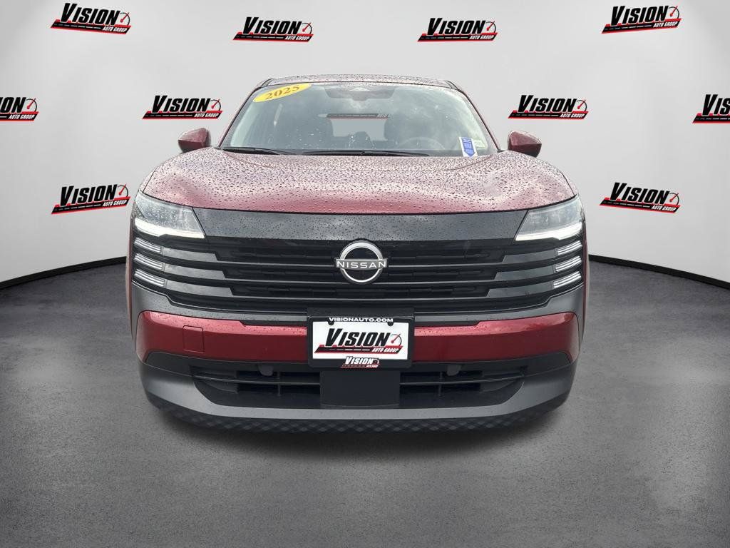 Used 2025 Nissan Kicks SV AWD/4WD image 2