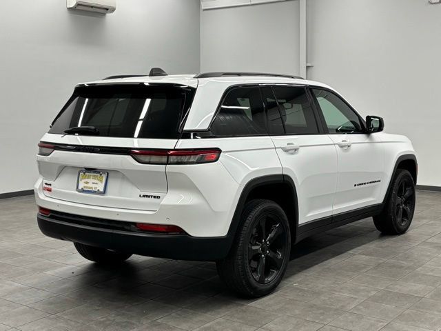 Used 2024 Jeep Grand Cherokee Limited w/ Black Appearance Package AWD/4WD image 2