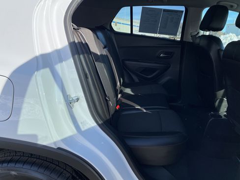 Used 2019 Chevrolet Trax LT w/ LT Convenience Package image 16
