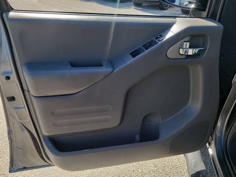 Used 2021 Nissan Frontier SV w/ Midnight Edition Floor Mats AWD/4WD image 15