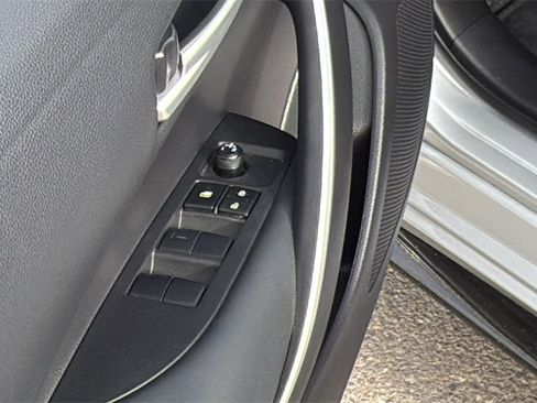 Used 2025 Toyota Corolla SE image 9