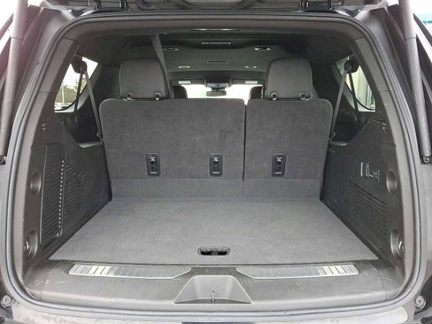 Used 2024 Chevrolet Suburban Premier image 31