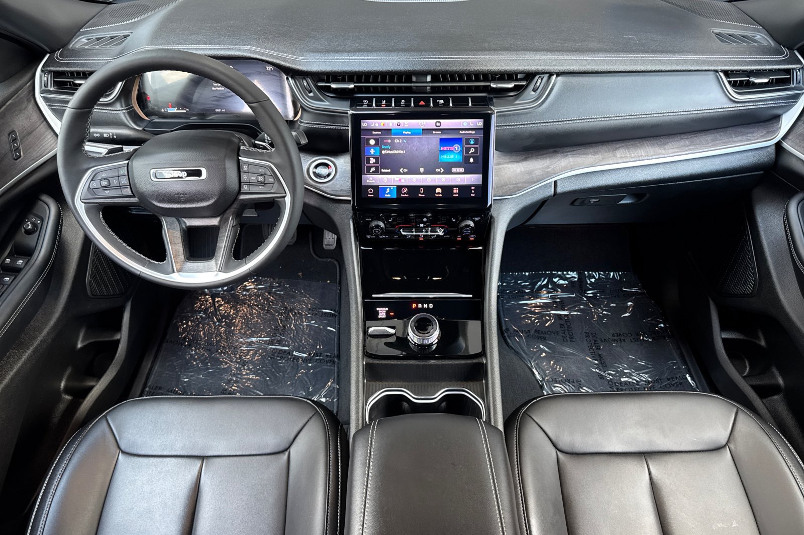 Used 2025 Jeep Grand Cherokee L Limited w/ Black Appearance Package AWD/4WD image 14