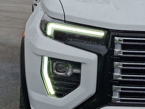 Used 2023 GMC Canyon Denali AWD/4WD image 9
