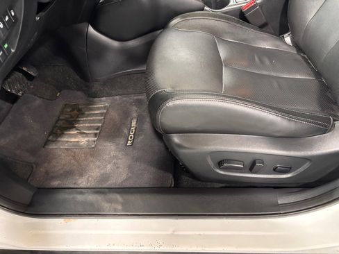 Used 2019 Nissan Rogue SL w/ Premium Package image 11