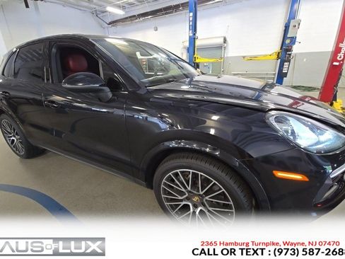 Used 2019 Porsche Cayenne S AWD/4WD image 1