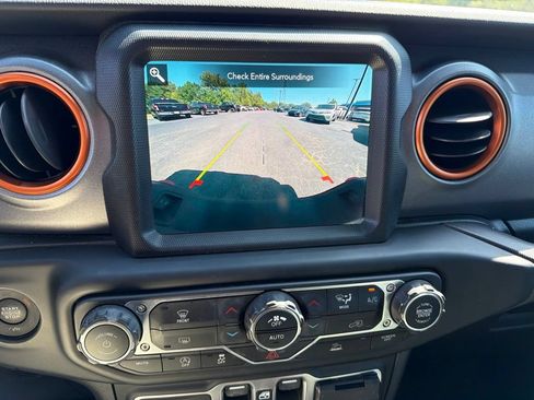 Used 2021 Jeep Gladiator Mojave AWD/4WD image 3