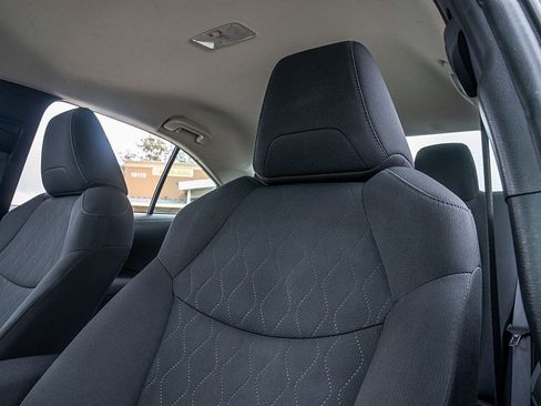 Used 2022 Toyota Corolla LE image 24