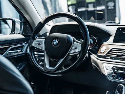 Used 2022 BMW 740i xDrive w/ Premium Package image 20