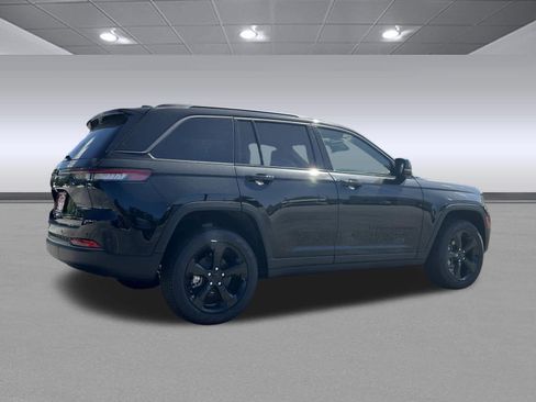 New 2026 Jeep Grand Cherokee Limited w/ Limited Altitude Package AWD/4WD image 7