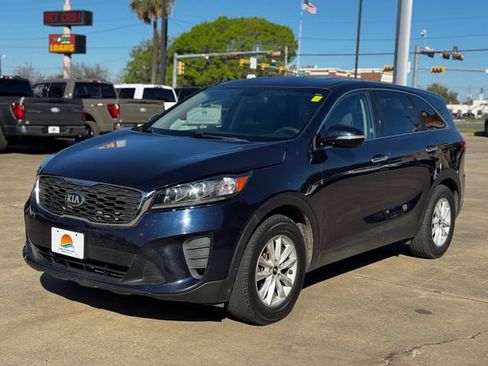 Used 2020 Kia Sorento LX image 2