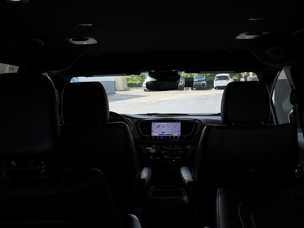 Used 2024 Chrysler Pacifica Limited FWD image 33