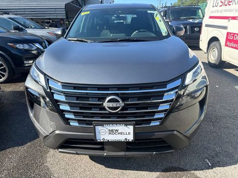 Used 2025 Nissan Rogue S AWD/4WD image 2