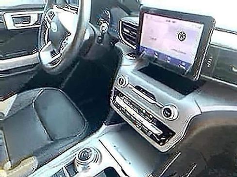 Used 2024 Ford Explorer XLT w/ Equipment Group 202A RWD image 8